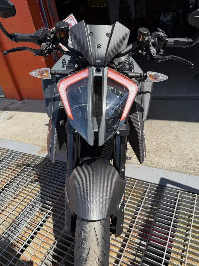 2023 KTM 1290 Super Duke R EVO in Street, Cruisers & Choppers in Vancouver - Image 4