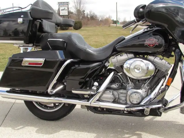 2004 Harley-Davidson FLHT - Electra Glide 61,000 KM New Cam Tens in Sport Touring in Leamington - Image 13
