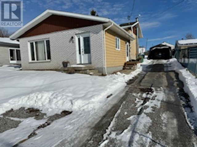 3 Seventh AVE Hornepayne, Ontario in Houses for Sale in Kapuskasing - Image 2