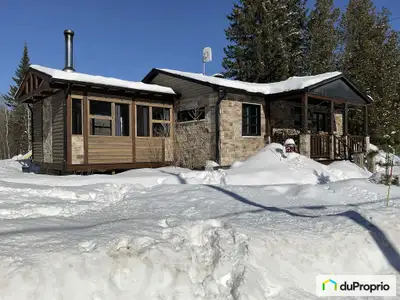 Flip complet avec garage, atelier et accès au Lac des Français - Secteur tranquille et recherché! Ma...