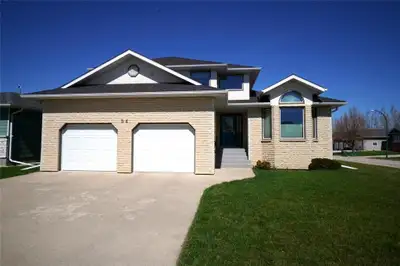 P02//Portage La Prairie/WALL TO WALL SPACIOUSNESS,PLANNING FOR YOUR FUTURE? This home will accommoda...