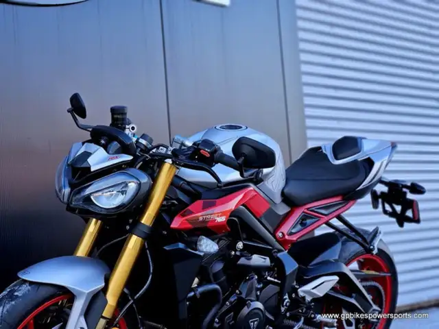 2026 Triumph Street Triple RX in Street, Cruisers & Choppers in Oshawa / Durham Region - Image 13