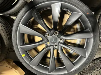 Set of takeoff OEM Tesla 20x8.5ET:35 5x114.3 CB:64.1 Gun metal or silver installed with Lanvingator...