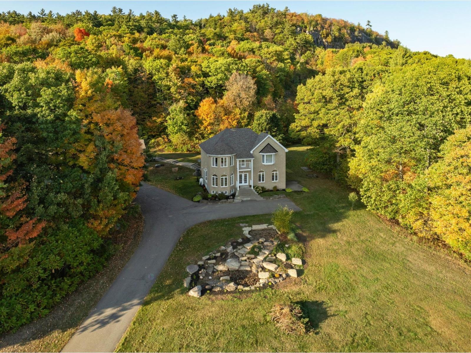 150 Ch. Rawcliffe Grenville-sur-la-Rouge, Quebec — photo 2