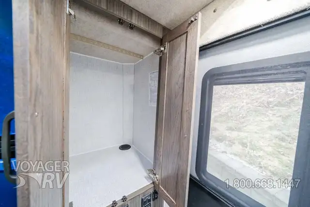 2027 Northern Lite 8.11 EX Dry Bath Limited Edition in Travel Trailers & Campers in Kelowna - Image 28