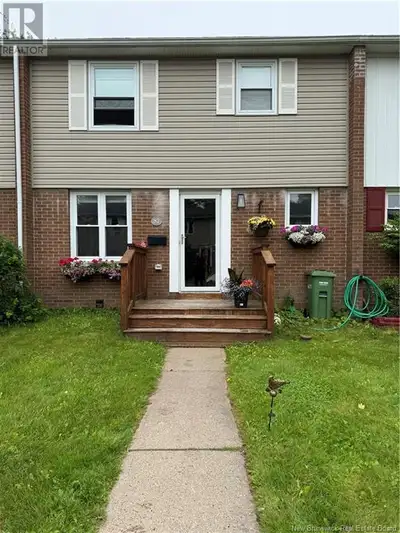 Nestled in a quiet, friendly neighbourhood, this updated townhouse offers the ideal blend of lifesty...
