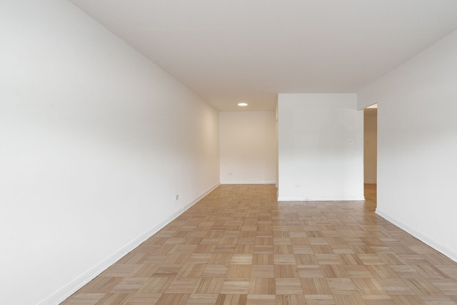 Semi renovated one bedroom, Yonge and St. Clair - ID 2478 in Long Term Rentals in City of Toronto - Image 2