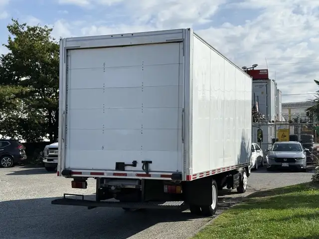 2019 Isuzu NRR 20 Foot Cube Van in Heavy Trucks in Delta/Surrey/Langley - Image 11