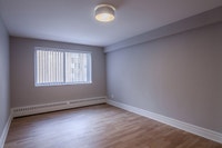 Renovated Akelius two bedroom apartment for rent. Located near Drummond/Sherbrooke in the Downtown -... (image 7)