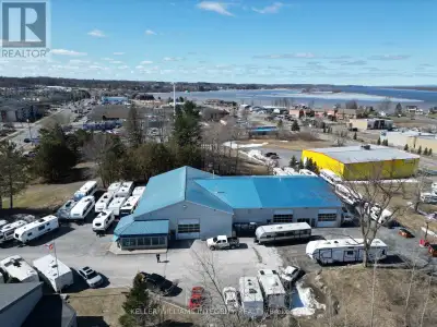 Great for any industrial use, RV, truck, auto sales and service, or retail. Situated next to Home Ha...