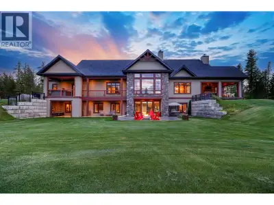Welcome to an extraordinary custom-built estate on 5 private acres in Cranbrook’s prestigious Gold C...