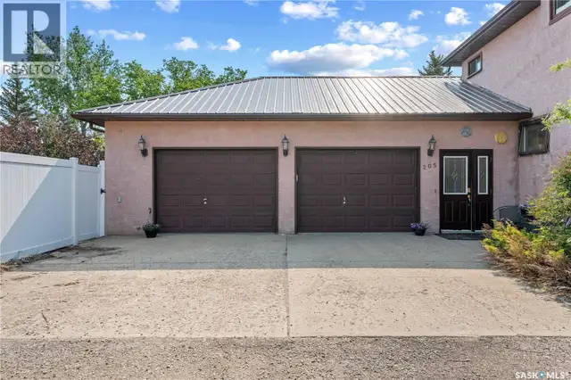 205 5th AVENUE E Gravelbourg, Saskatchewan in Houses for Sale in Moose Jaw - Image 4