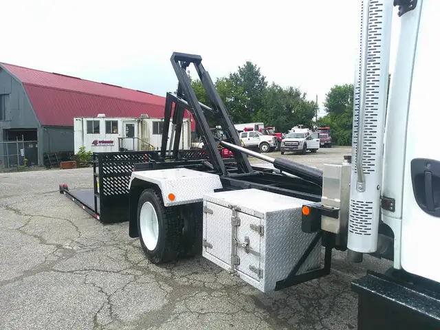 2017 Freightliner M2 in Heavy Trucks in Hamilton - Image 14