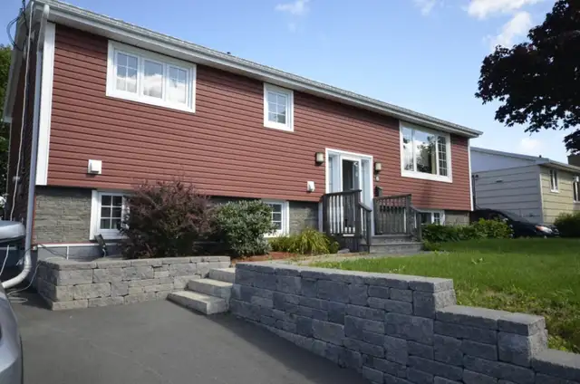 23-074 Wonderful family home on quiet Cul-de-sac in Dartmouth