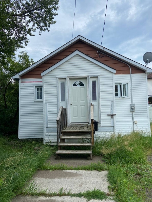 339 JEAN ST SPACIOUS TWOBED HOUSE, AVAILABLE NOW! Long Term Rentals