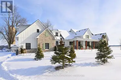 The Carriage House: A Unique Country Executive Home Welcome to The Carriage House, a one-of-a-kind c...