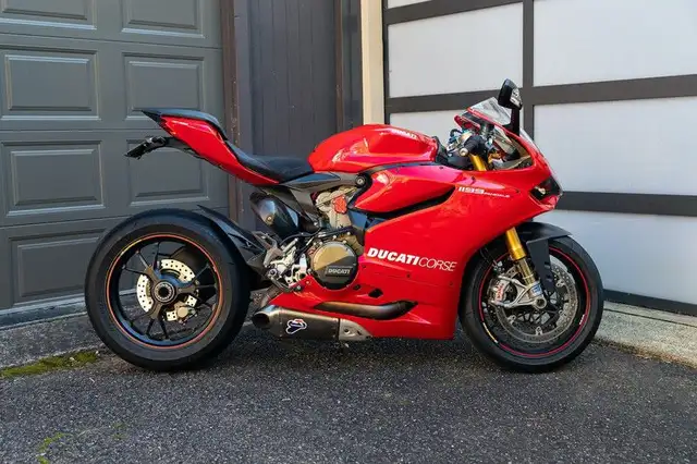 2013 DUCATI PANIGALE 1199 (FINANCING AVAILABLE) in Sport Bikes in Strathcona County - Image 5