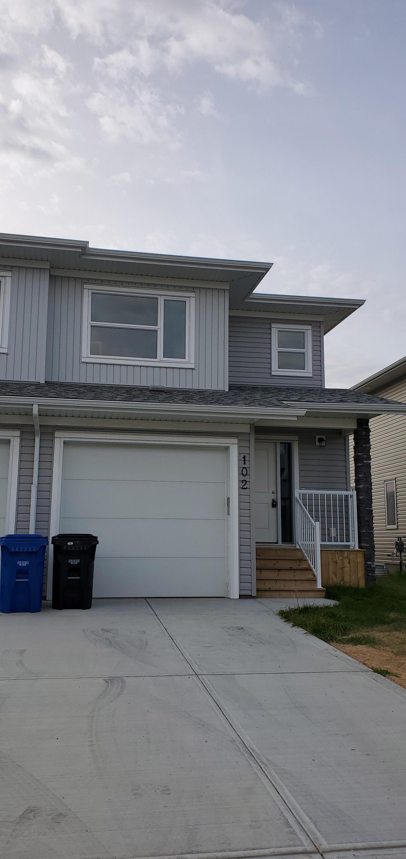 Duplex in Blackfalds with GARAGE and PET FRIENDLY! Long Term Rentals