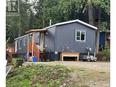 Live the Kootenay Lifestyle. Discover the blend of comfort and adventure with this 2020 SRI Mobile h...