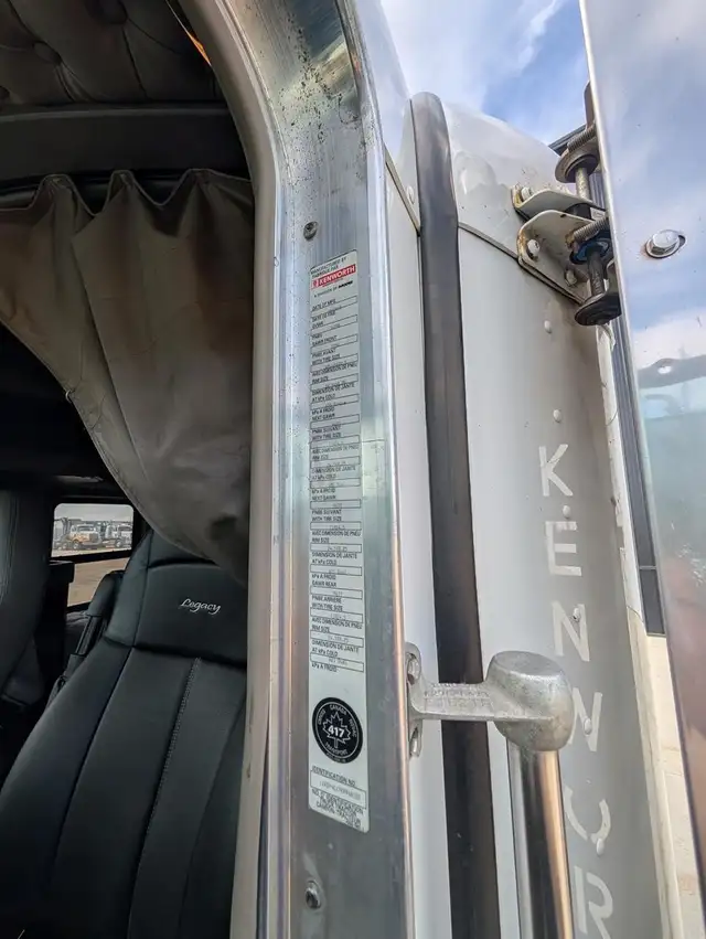 2019 KENWORTH T800 in Heavy Trucks in Saskatoon - Image 28