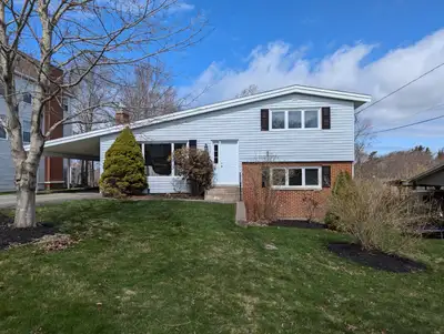 25-038 Immaculate home in Wedgewood