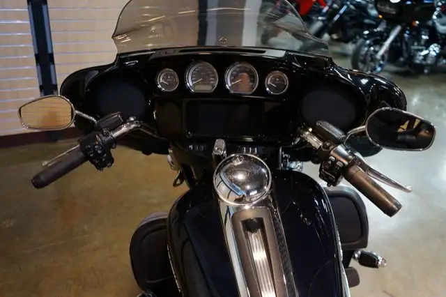 2019 Harley-Davidson FLHTK - Ultra Limited in Sport Touring in Lethbridge - Image 14