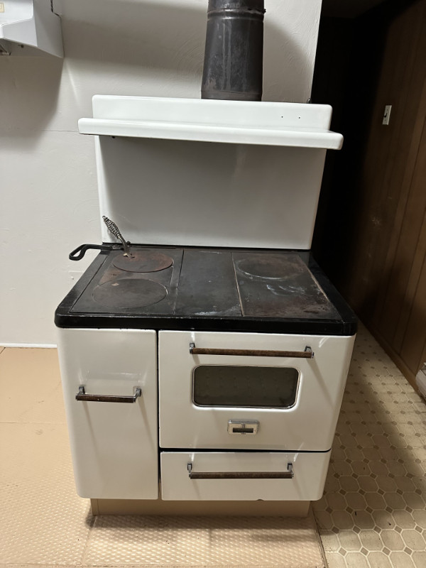 Wood Stove in Perfect condition in Stoves, Ovens & Ranges in Timmins