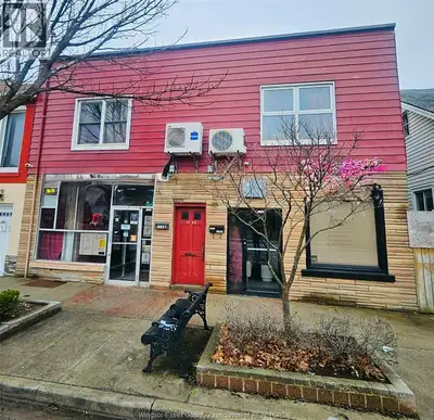 Fully equipped restaurant in continuous operation for over 25 years, available for lease in the high...