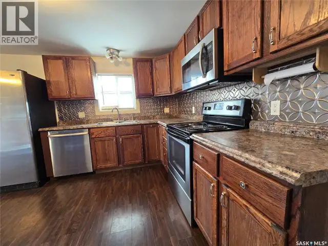 145 Laing CRESCENT Weyburn, Saskatchewan in Houses for Sale in Regina - Image 8