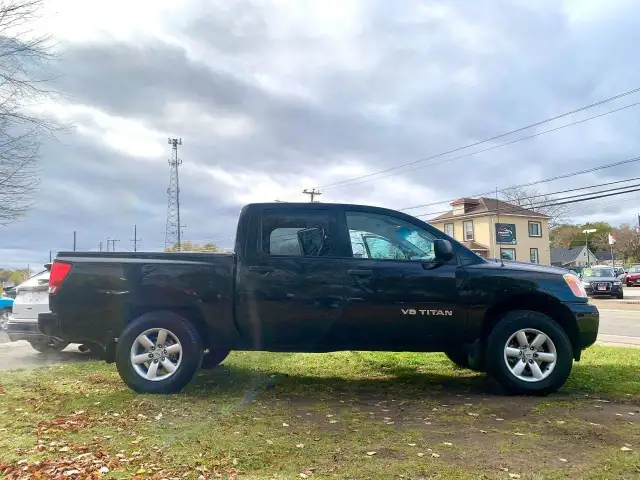 2015 NISSAN TITAN CREW 4X4 1 OWNER CERTIFIED in Cars & Trucks in Guelph - Image 7