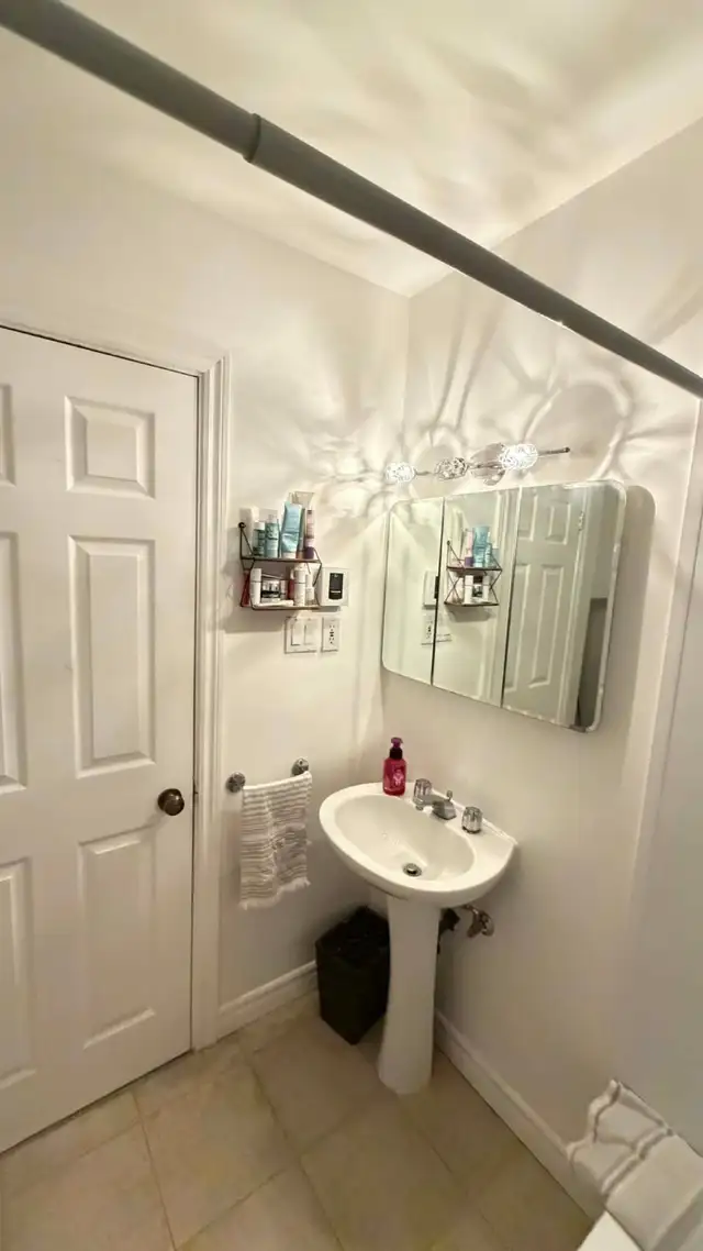 Longueuil Grand 4 1/2 haut duplex avec salle à manger in Long Term Rentals in Longueuil / South Shore - Image 10