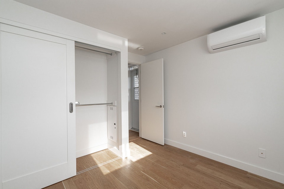 renovated one bedroom, High Park and Indian Road - ID 4122 5