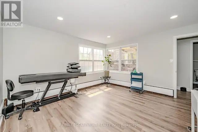 1 - 492 LOCUST STREET Burlington (Brant), Ontario in Commercial & Office Space for Rent in Oakville / Halton Region - Image 20