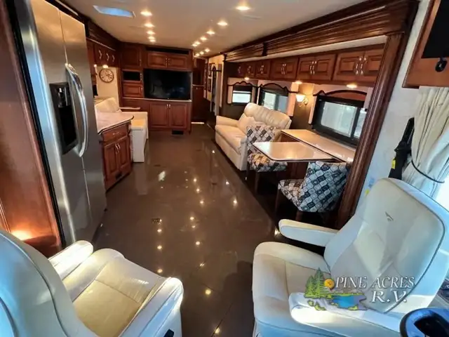 2013 Fleetwood RV Discovery 40X Diesel 057,684 Miles in RVs & Motorhomes in Moncton - Image 14