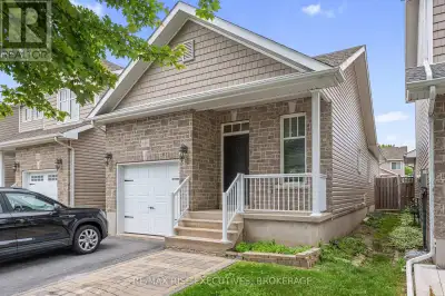 Versatile Home with Income-Generating Suite: This well-maintained detached home offers the perfect b...