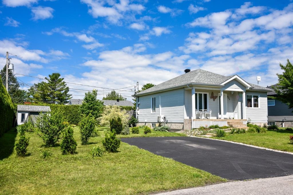 575 Av. Fortin — photo 1