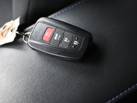 Push button start, Alloy wheels, Heated seats and more!! Kijiji Engine: 4 Cylinder Engine 2.0L L/100... (image 5)