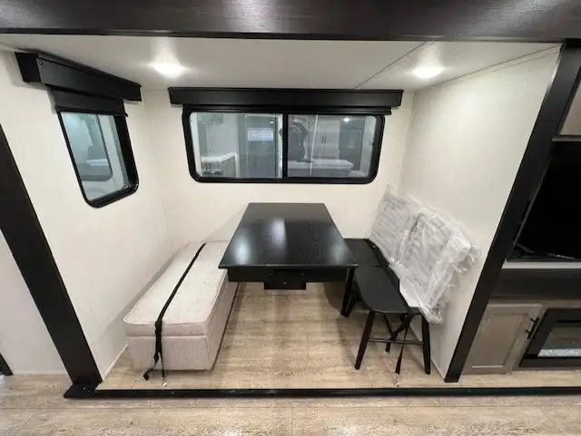 2025 Alpha Wolf 33RL-L Limited Couples Camper RV in Travel Trailers & Campers in Winnipeg - Image 14