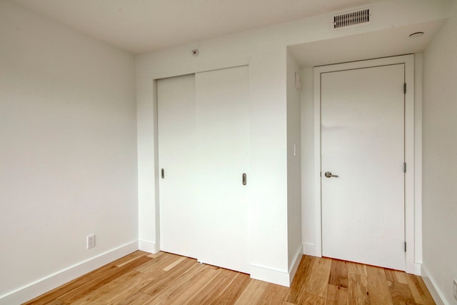 3460 Peel Street 3460 Peel Street — photo 3