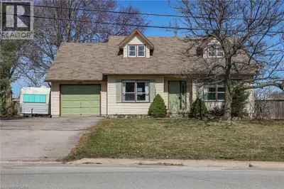 5001 Hillside Drive is situated in Beamsville, a charming community within the town of Lincoln, Onta...