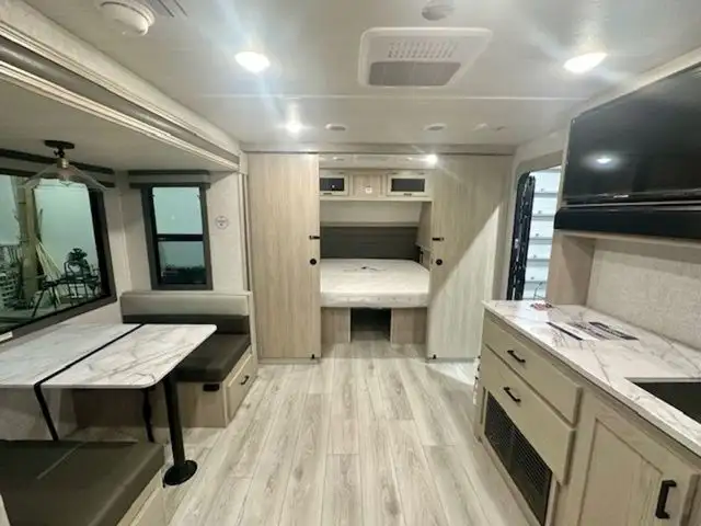 2025 East To West 2475BH in Travel Trailers & Campers in Winnipeg - Image 13