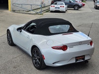 2016 Mazda MX-5 Miata the car that defines Zoom-Zoom . With just 112,000 km, this Ceramic Metallic r... (image 3)