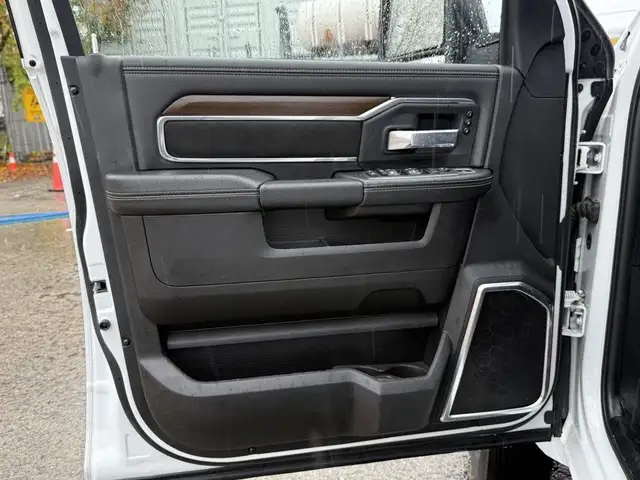 2024 Ram 5500 Heavy Duty Laramie 4x4 Crew Cab Cummins Service Tr in Heavy Trucks in Regina - Image 45