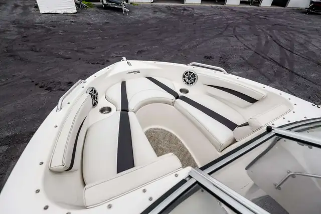 2009 Glastron GT185 in Powerboats & Motorboats in Rimouski / Bas-St-Laurent - Image 21