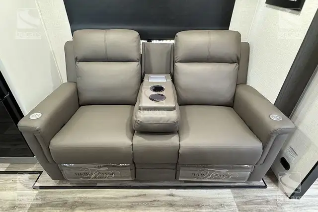 2025 VENTURE RV STRATUS 241VRK in Travel Trailers & Campers in Calgary - Image 12