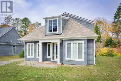 Welcome to Algonquin Cottage part of the Summer Collection at Legacy Cottages on Lake Rosseau. This...