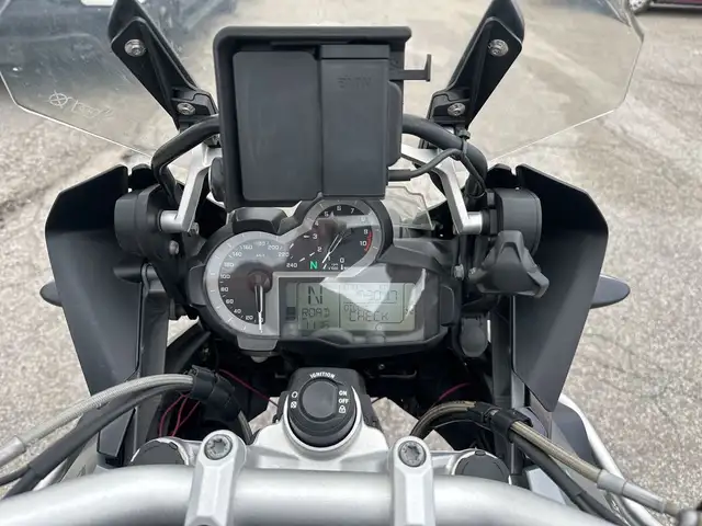 2015 BMW R1200GS ~ BMW R1200GS ~ HTD GRIPS ~ ADJUSTABLE SUSPENSI in Street, Cruisers & Choppers in City of Toronto - Image 22