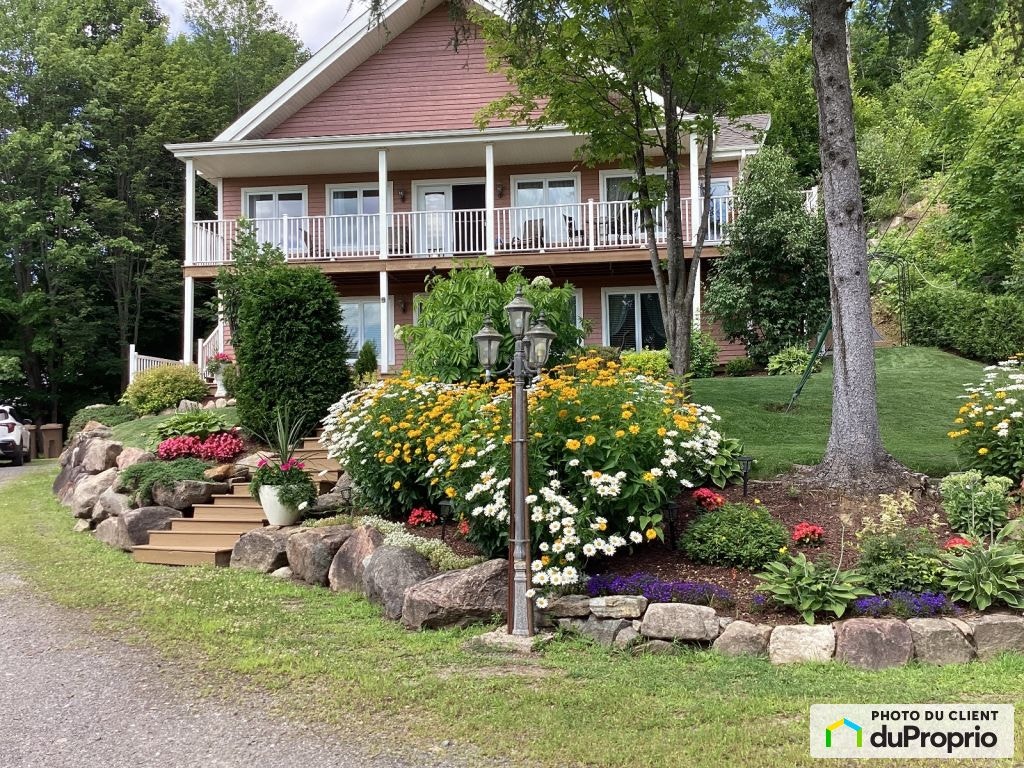 $850,000 - Intergenerational for sale in Ste-Adele — photo 1