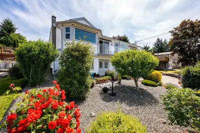 Panoramic views taking in the Glacier, mountain and city views. Basking in sunshine, this 5-bedroom,...
