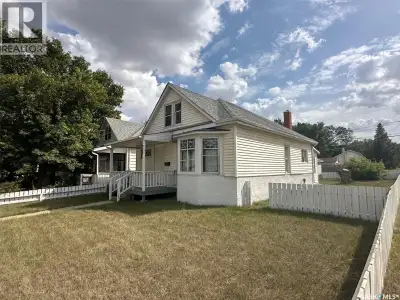 Welcome to 777 Coteau Street W, a cozy 1.5-story wartime home located on a spacious corner lot. This...